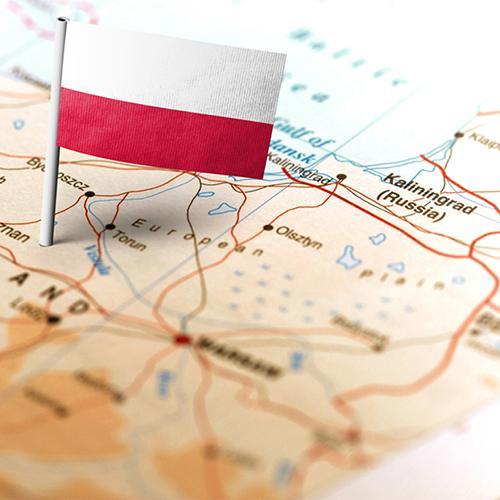 mapa z polską flagą